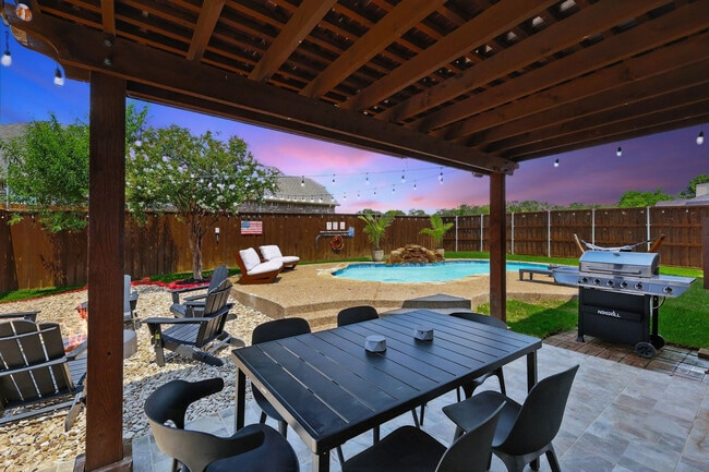 Building Photo - 2516 Castle Pines Dr