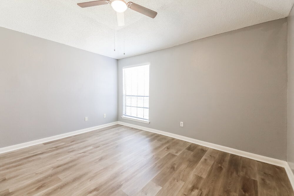 Building Photo - 1112 Paintbrush St