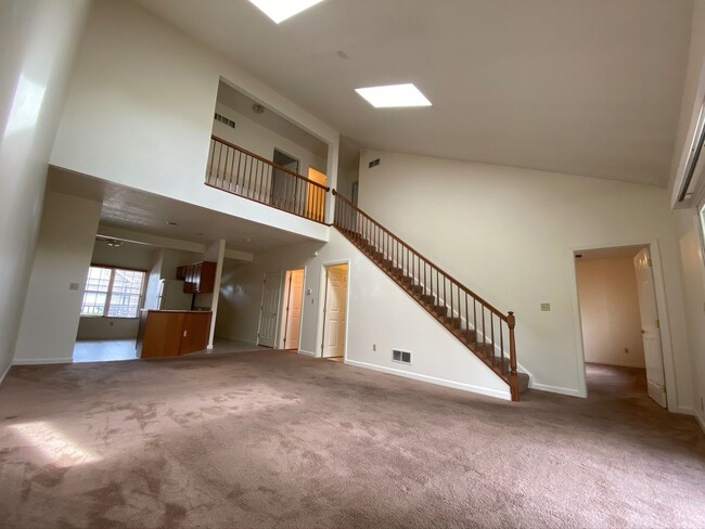 Building Photo - 106 Amber Ln