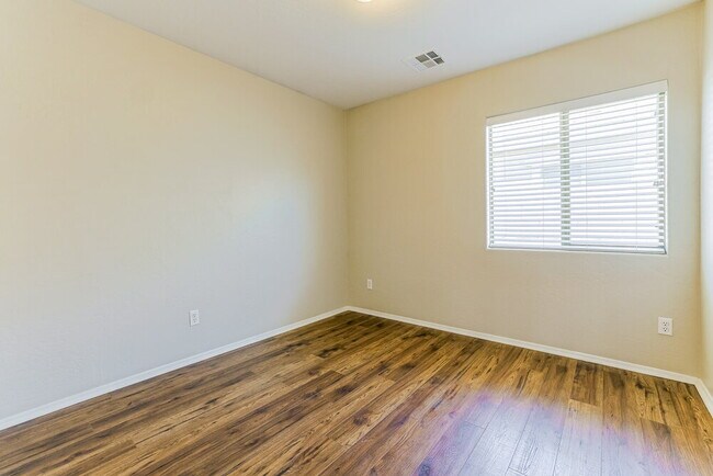 Building Photo - 22227 E Via Del Rancho Rd