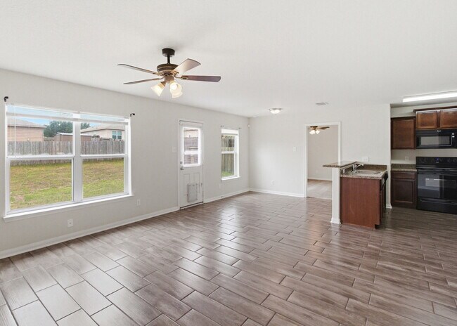 Building Photo - Charming 3-bedroom, 2-bath home located in the gated community of Southern Hills!