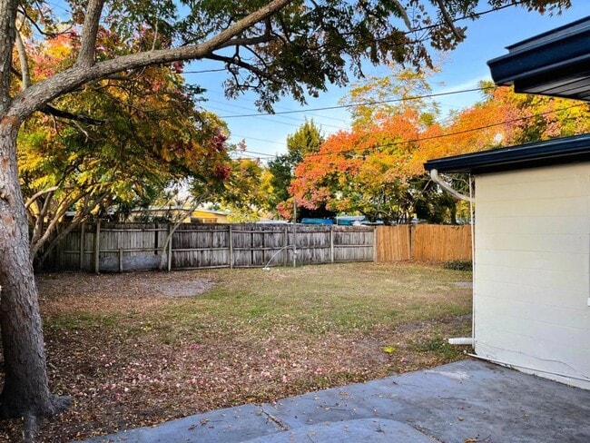 Building Photo - 10367 109th Ave