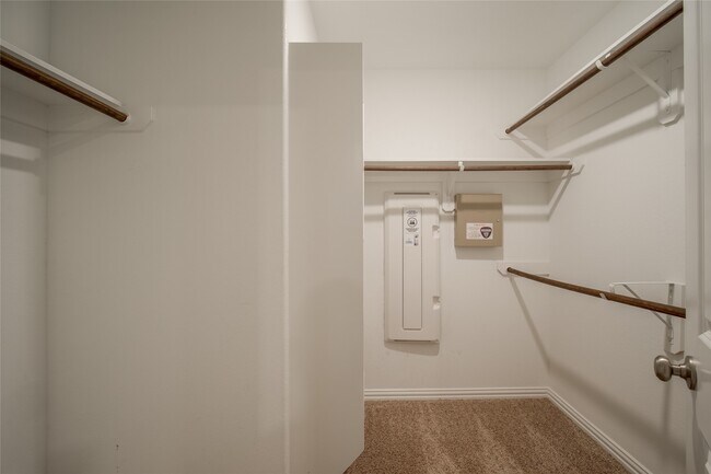 Building Photo - 1826 Ryon Falls Dr