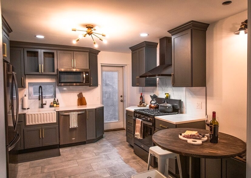 Building Photo - 913 S Darien St