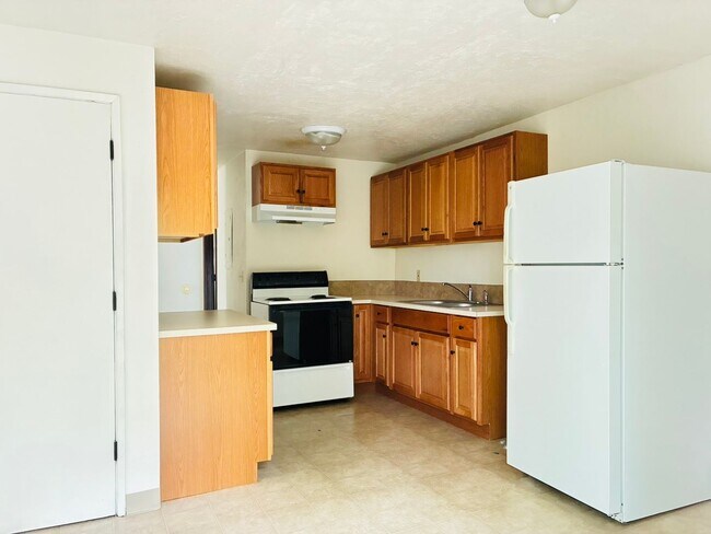 Building Photo - 933-937 NW Sequoia Ave