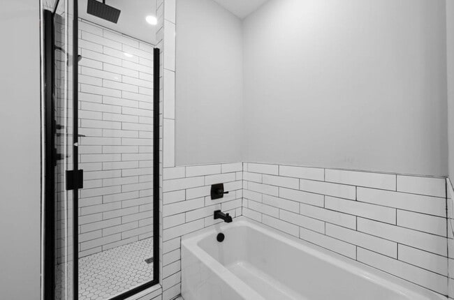 Building Photo - 955 Alton Dr