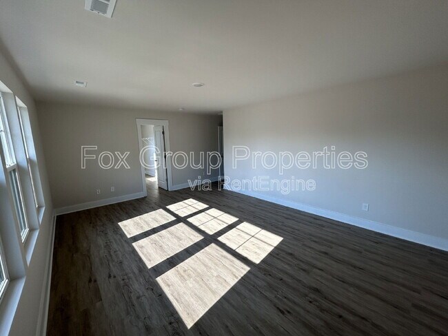 Building Photo - 115 Silverwood Ct