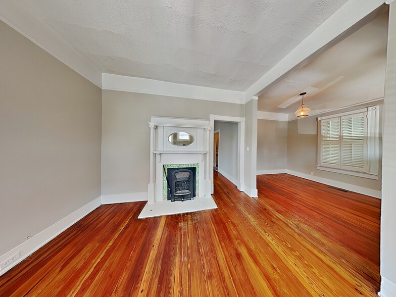 Building Photo - 595 Boulevard SE