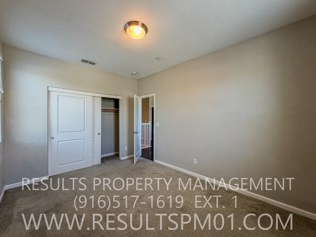 Building Photo - 1041 Bridlewood Dr
