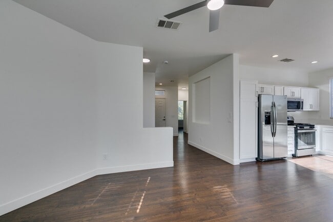 Building Photo - 2-Story Home  3 bedroom 2 bath in Summerlin