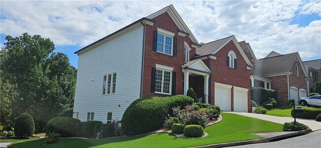 Building Photo - 647 Maple Grove Way