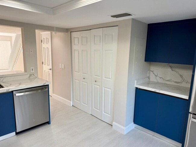 Building Photo - 603 S Dakota Ave