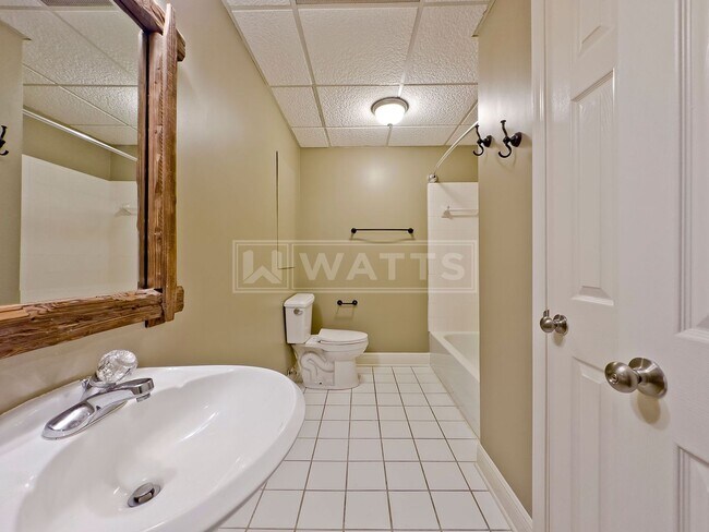 Building Photo - 4 Bedroom, 4.5 Bath Home in Heart of Hoover