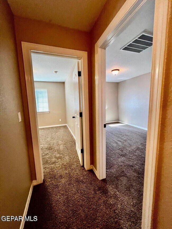 Building Photo - 11044 Bullseye St