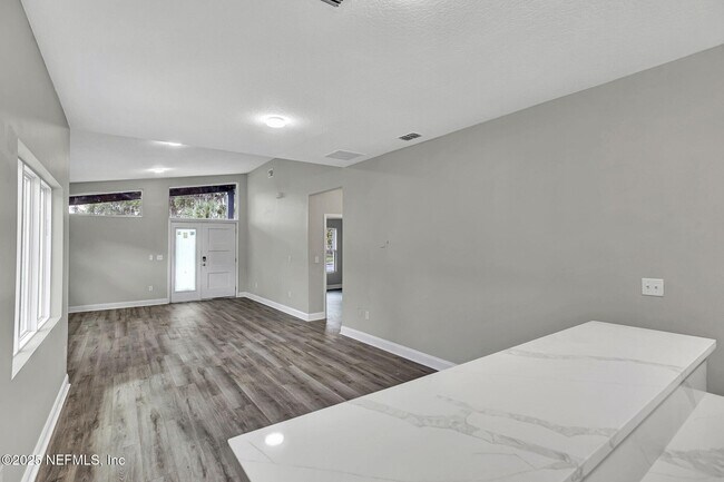Building Photo - 938 Alderside St
