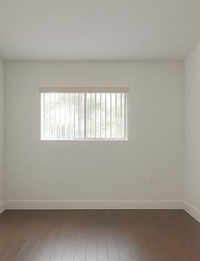 Building Photo - 2B/2B