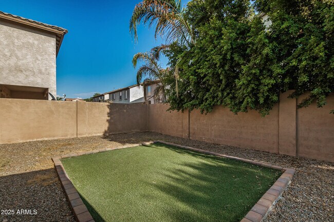 Building Photo - 11137 E Sonrisa Ave