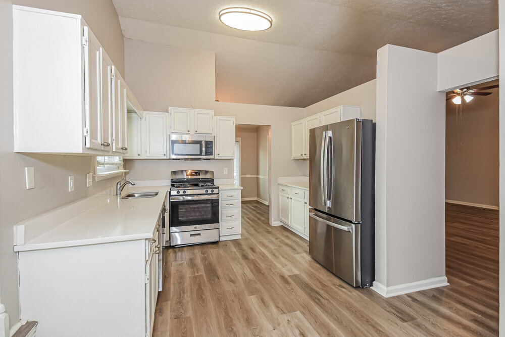 Building Photo - 110 River Oaks Dr