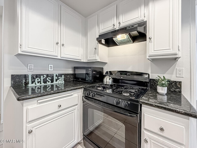 Building Photo - 655 Arroyo Oaks Dr