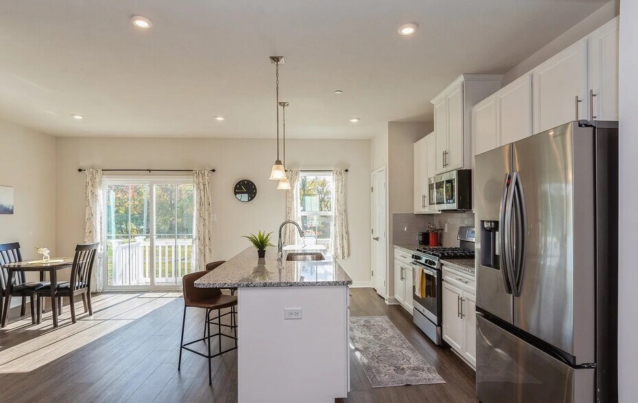 Building Photo - 6702 Sycamore Way