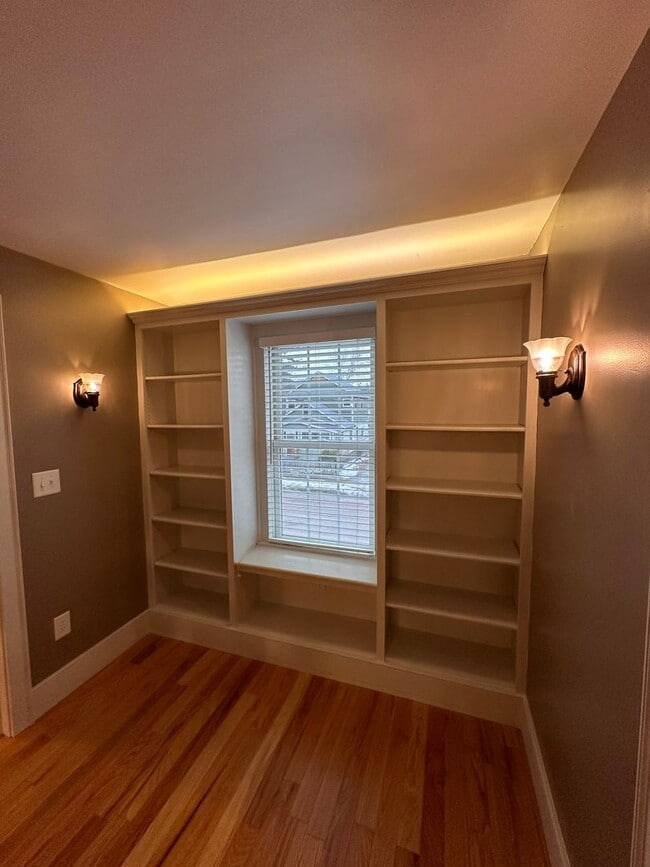 Building Photo - LARGE THREE BEDROOM HOME - AVAILABLE JUNE 1st, 2026