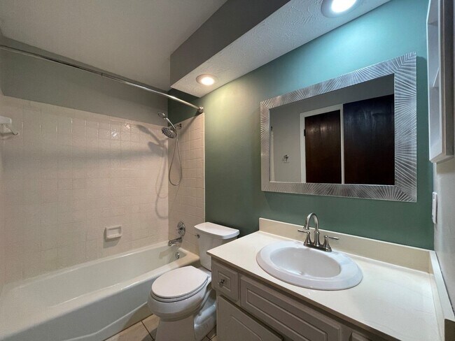 Building Photo - Home For Rent Papillion