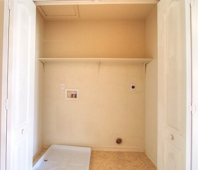 Building Photo - 419 Brittney Way