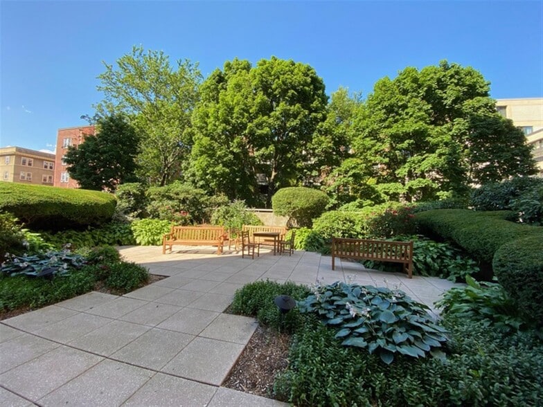 Building Photo - 931 Massachusetts Ave