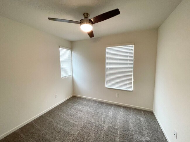 Building Photo - $2,300 Alluvial & Fowler, 3 Beds - Chennau...