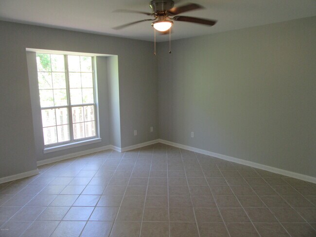 Building Photo - 801 Plantation Way