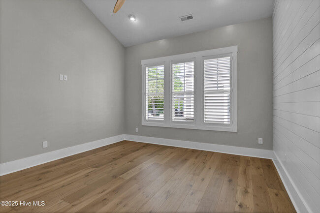 Building Photo - 856 Bedminister Ln