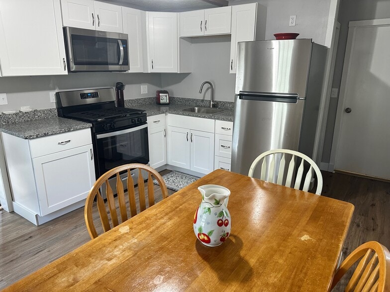 Primary Photo - 6 Hill Rd