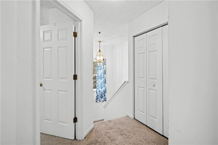 Building Photo - 102 Weatherstone Square Dr