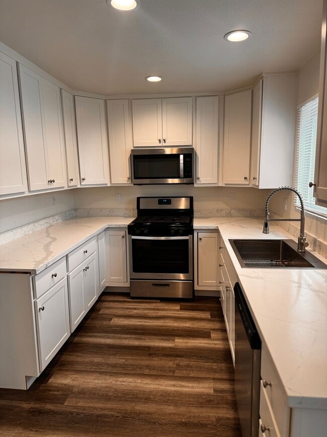 Building Photo - 33812 Robles Dr
