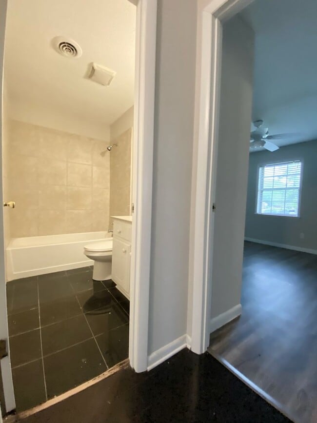 Building Photo - 3 Bedroom 2 Bath House