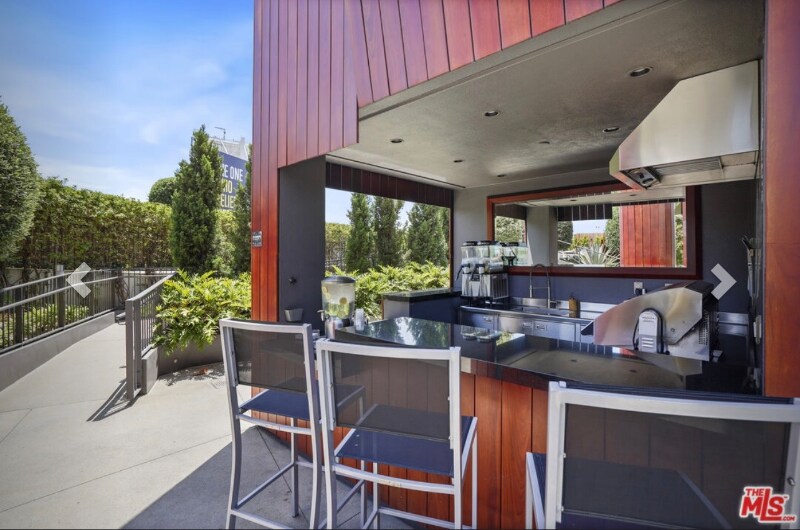 Building Photo - 6250 Hollywood Blvd