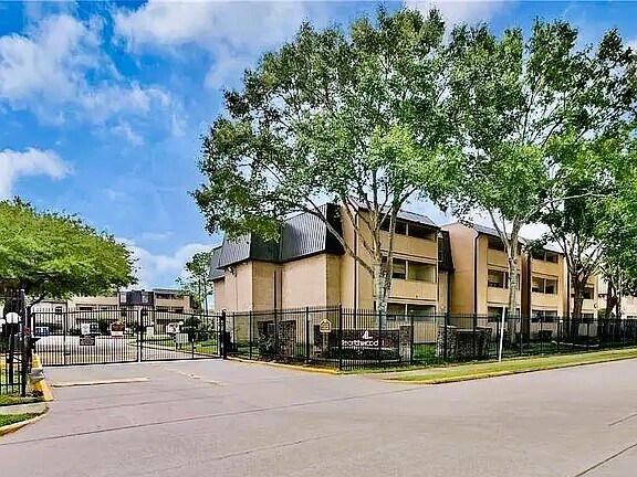 Building Photo - 8421 Hearth Dr