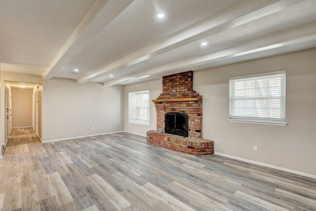 Building Photo - 206 Del Mar Dr