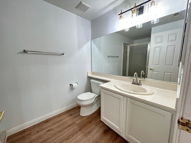 Building Photo - 2-Bedroom 2-Bathroom in Gated Community!