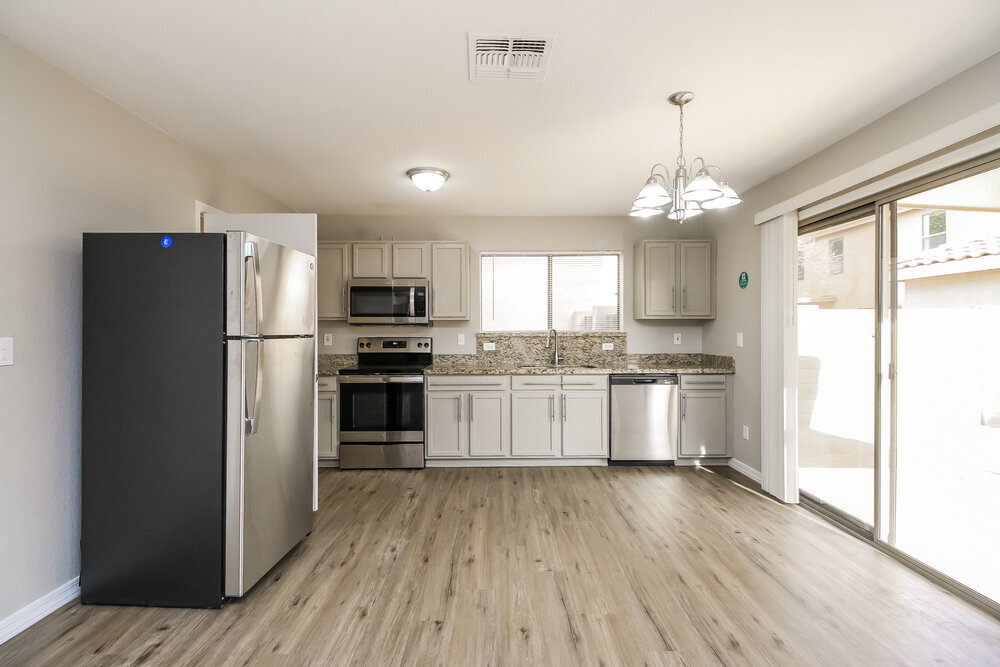 Building Photo - 650 E Woodsman Pl