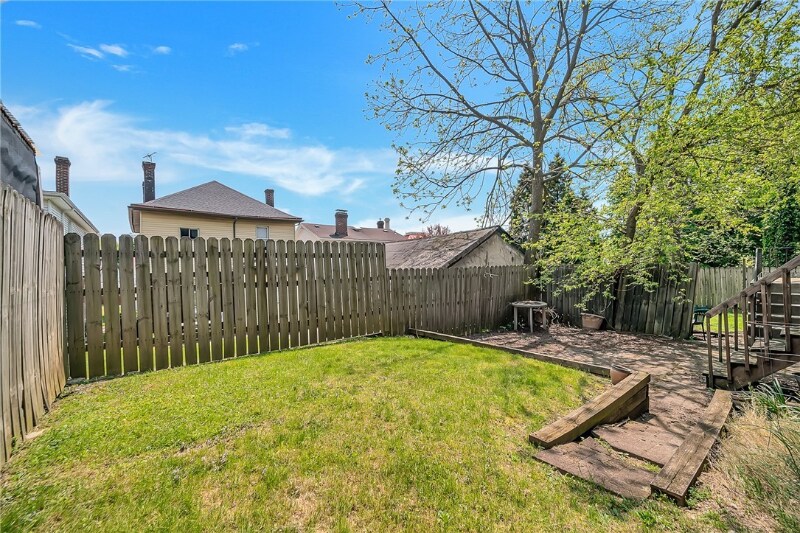 Building Photo - 2311 Sherbrook St