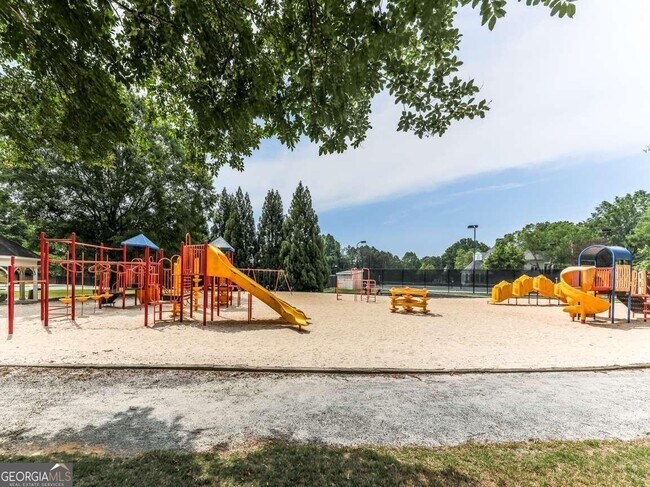 Building Photo - 2045 Town Lake Hills W