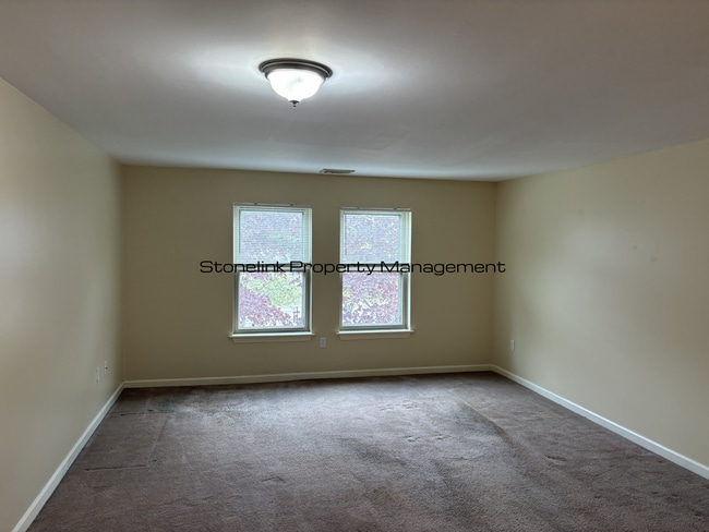 Building Photo - Large One Bedroom Condo For Rent in Lockwood Condominiums!