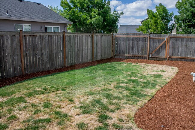 Building Photo - Spacious Updated Duplex in Salem