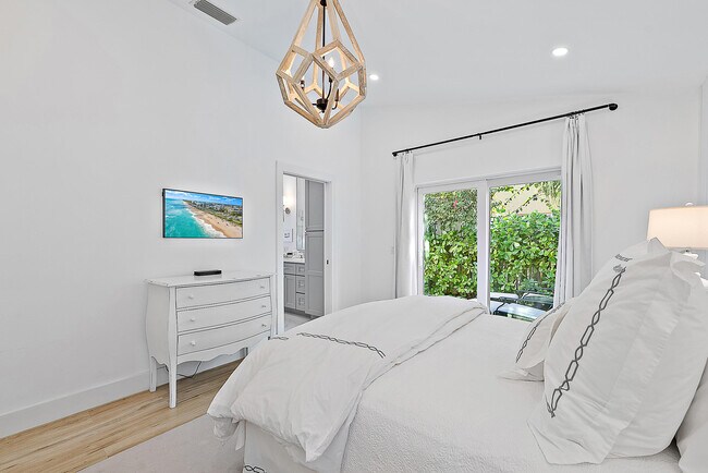 Building Photo - 15 Commodore Pl