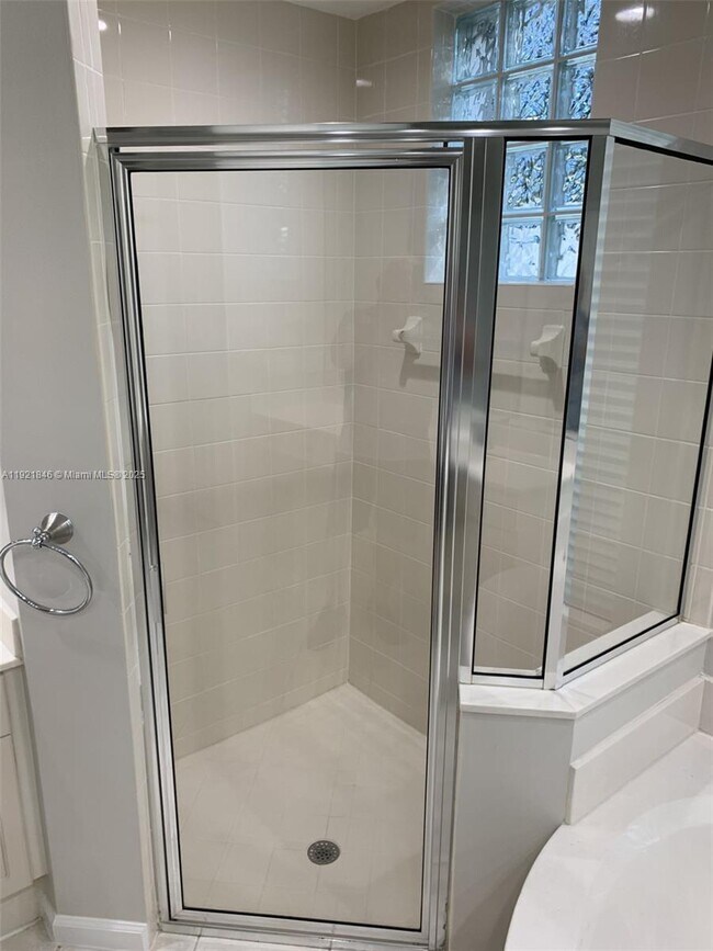 Building Photo - 2518 Bay Pointe Ct