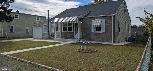 Building Photo - 102 Philmar Ave