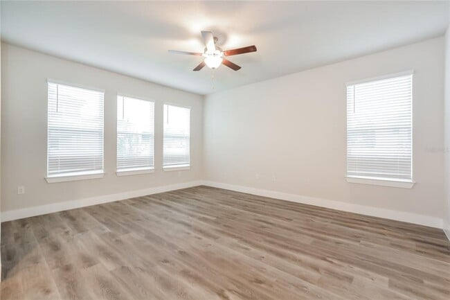 Building Photo - 804 E Voorhis Ave