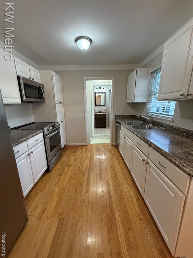 Building Photo - 1204 Montrose Ave