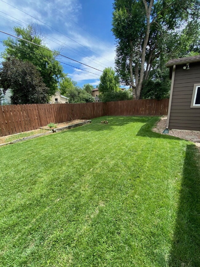 Building Photo - 3 bed/ 3 bath Home in Mayfair
